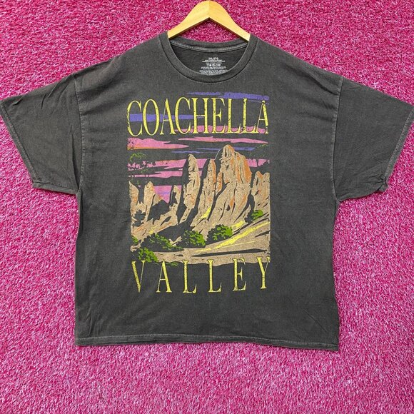 Coachella Valley Vintage-Style Graphic Design T-Shirt 2XL - Picture 1 of 4